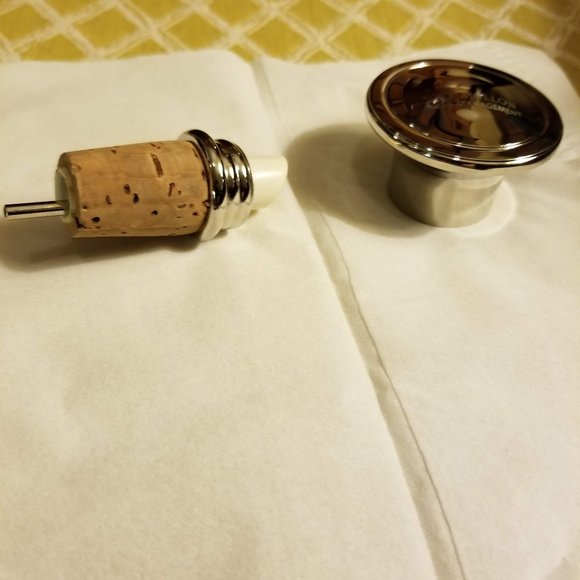 Cork Stopper with Stainless Cover- Lift off the top and it pours - Picture 3 of 4
